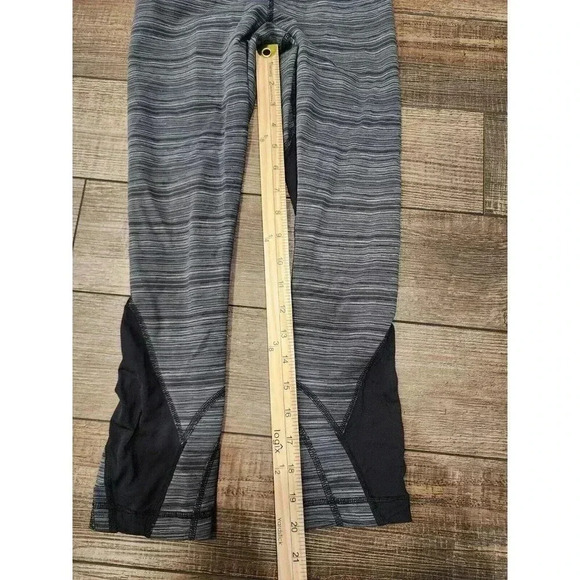 Lululemon Womens Compression Leggings Size 2 Black Gray Yoga Pants Capri - Picture 7 of 7